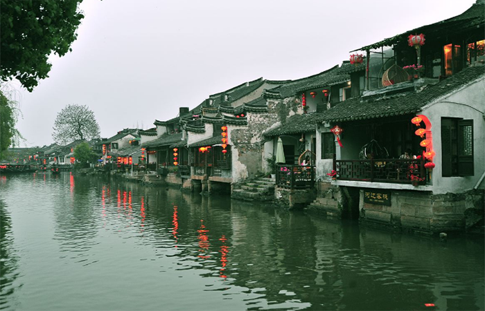 江南民居是中国传统民居建筑的重要组成部分,它的历史可以追溯到距今