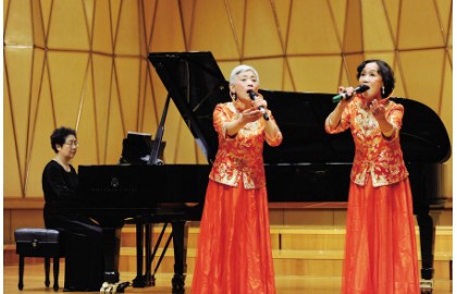 宁波音乐厅迎来一群年纪最大的“演奏员”