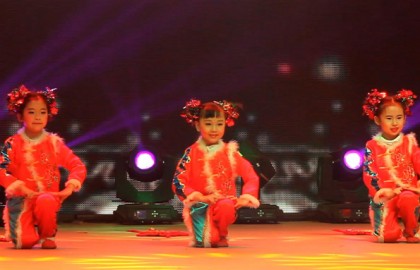 童星李美妙献上舞蹈《剪窗花》 传递新春祝福