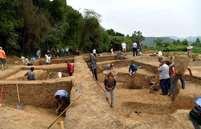 阆中市举行灵山遗址考古发掘专家论证及成果发布会
