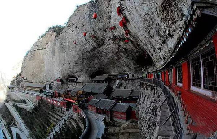这里有中国最大的悬崖古建筑群，也是清明节发源地