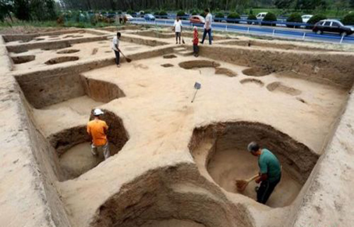 河南再现仰韶时期大型聚落遗址　出土大量彩陶器物