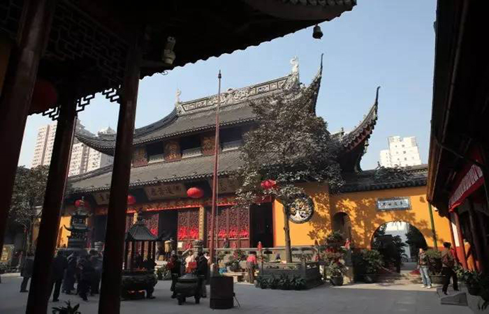 上海搞了个国内古建第一！百年古刹大雄宝殿正在平移顶升...