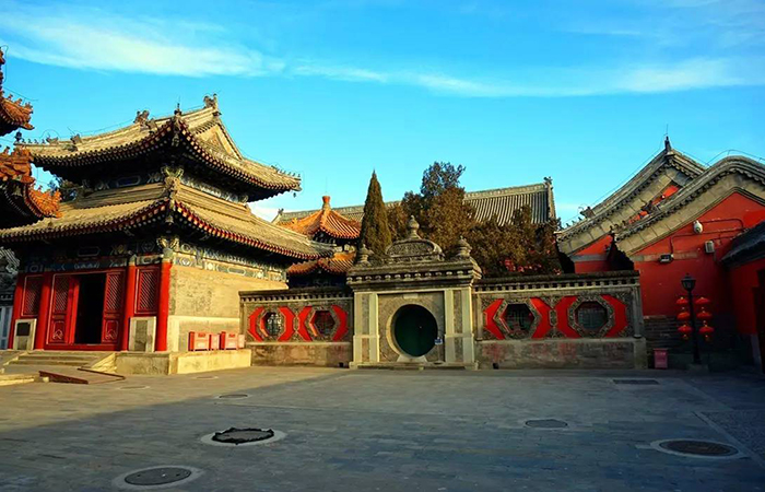 老北京的胡同里，曾经至少有过1500座寺庙！
