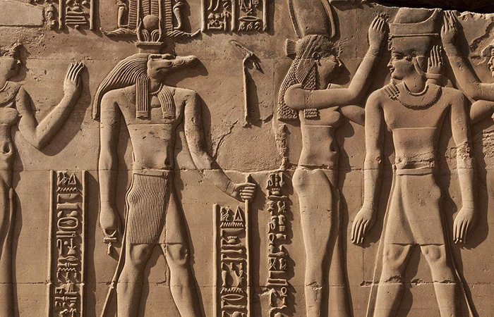 考古学家发现古埃及皇家金匠之墓