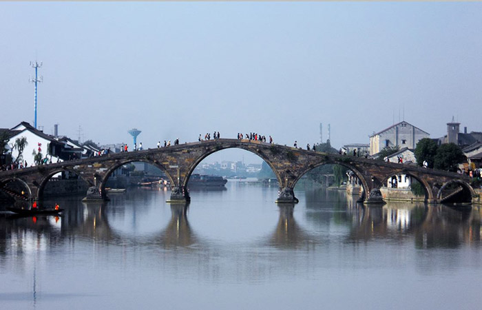 杭州运河清淤 不忘文物保护