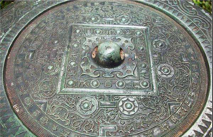 南京地区铜镜纹饰的历史文化意蕴