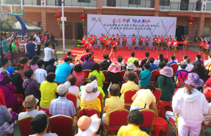 三亚海棠区举办首届美丽乡村旅游文化节 黎族歌舞飞扬