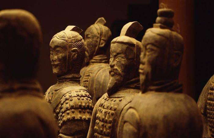 看兵马俑从中了解中国古老的雕塑艺术