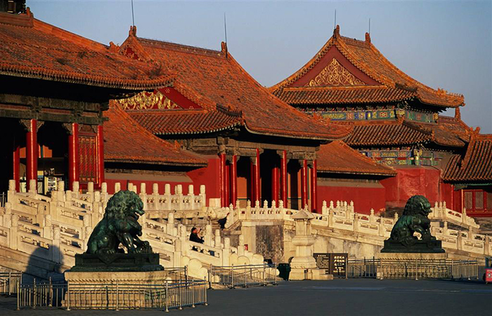 谈谈中国古代建筑的文化和结构特点
