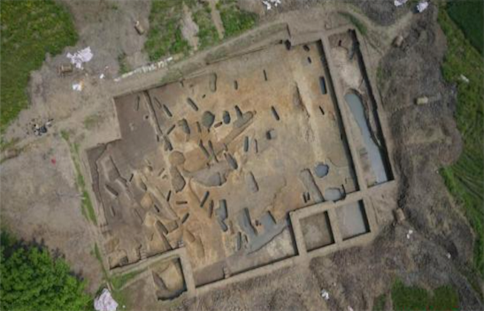 成都高山古城遗址出土保存完好人骨 为成都平原最早人骨资料