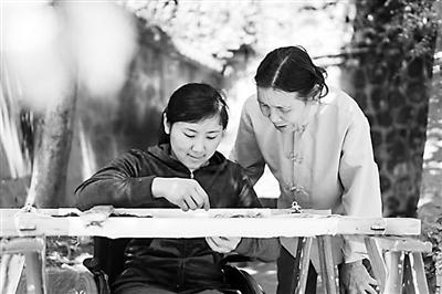 轮椅“美绣娘”石胜兰，传承蜀绣技艺展现三国文化