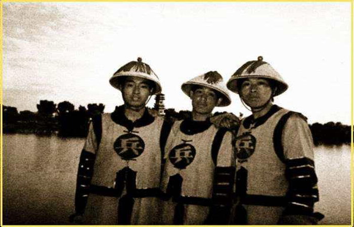 清朝士兵衣服上“兵”和“勇”两者区别于何处？