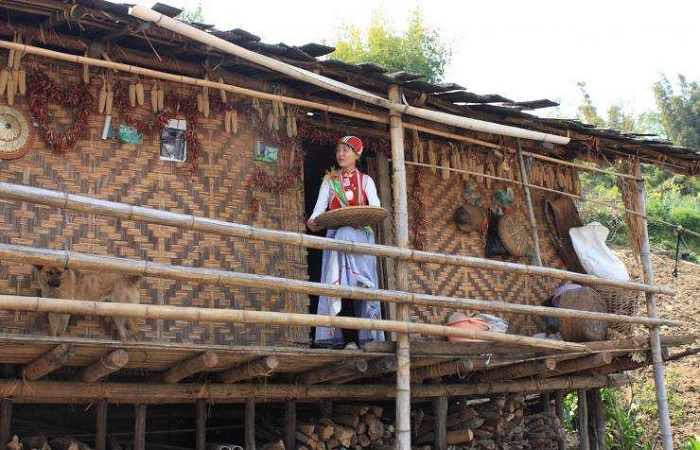 傈僳族民居建筑有什么特点？