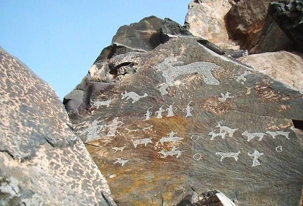 黑山岩画