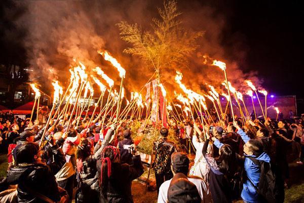 火把节在白族语中叫福旺午,是白族的传统节日也是白族一年中最重要的