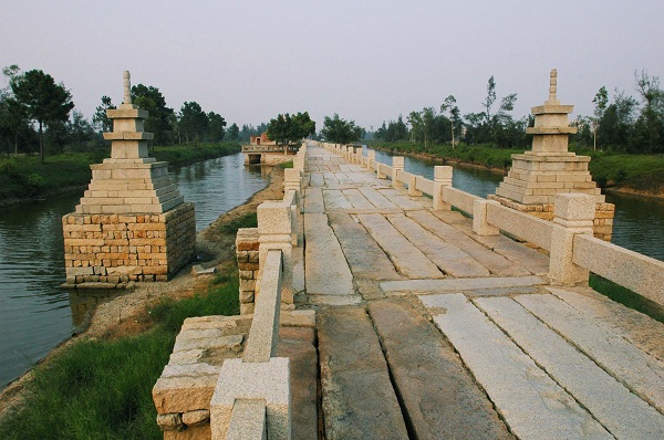 中国古代最长的连梁式石板平桥——安平桥