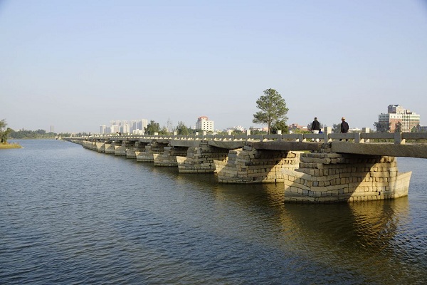 中国古代最长的连梁式石板平桥——安平桥