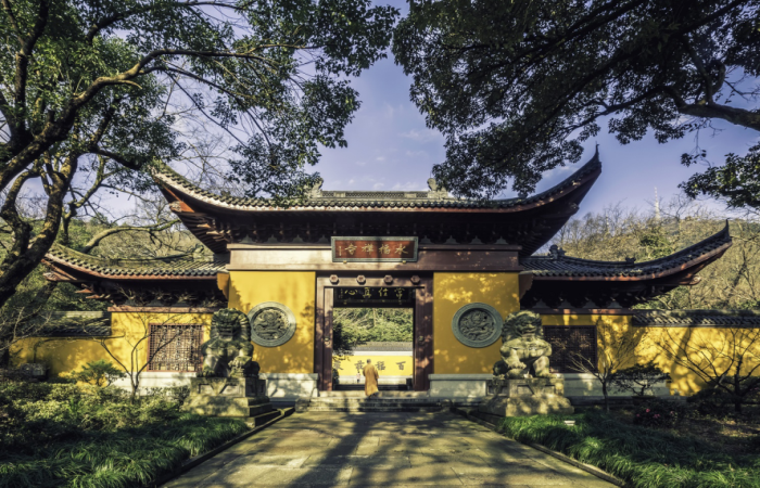 浅谈中国佛教寺院的建筑布局及参拜顺序