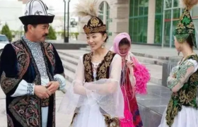 传承维吾尔族传统服饰文化