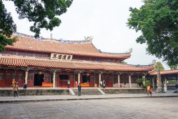 泉州开元寺：1300多年历史的佛教寺院