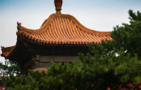 盔顶：中国古代建筑的重要屋顶形式之一